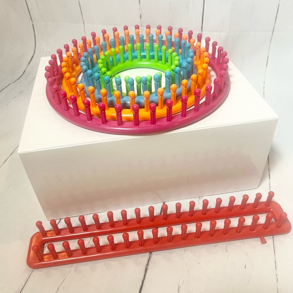 4 Pc Circular ROUND PEG LOOM SET and 15” rectangle loom